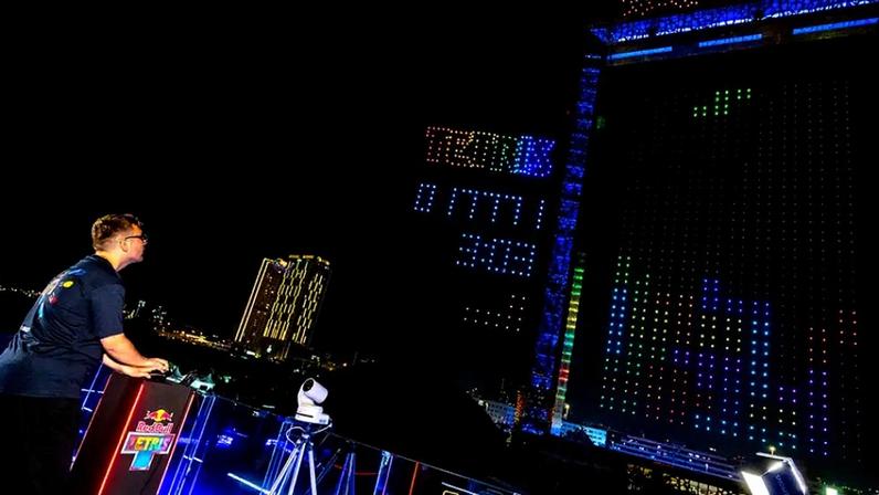 O troféu de Tetris visto na imagem de divulgação do Red Bull Tetris