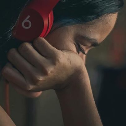 Estudo diz que pop ficou mais simples e negativa nos últimos 50 anos