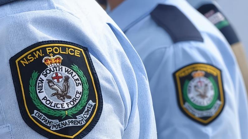 Polícia de NSW prendeu e sufocou homem e tentou apagar imagens, diz órgão