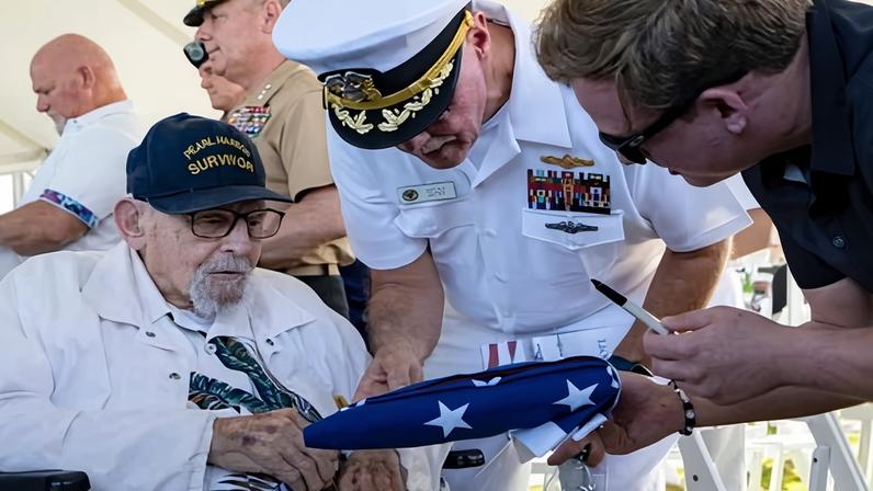 Ira 'Ike' Schab, um dos últimos sobreviventes de Pearl Harbor, morre aos 105