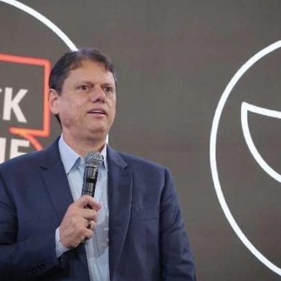 Tarcísio diz que entrará no ano com pé direito, citando Havaianas