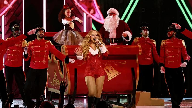 Fotografia da Mariah Carey se apresenta na noite de estreia do show "Mariah Carey's Christmastime In Las Vegas".