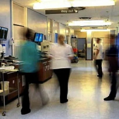 NHS antecipa pior crise de inverno das duas primeiras semanas, com gripe