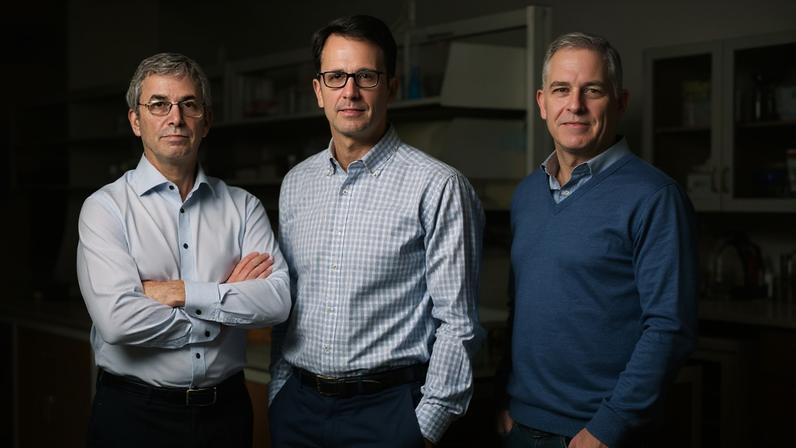 A família fundadora da Medline (da esquerda para a direita): Jim Abrams, Charlie Mills e Andy Mills