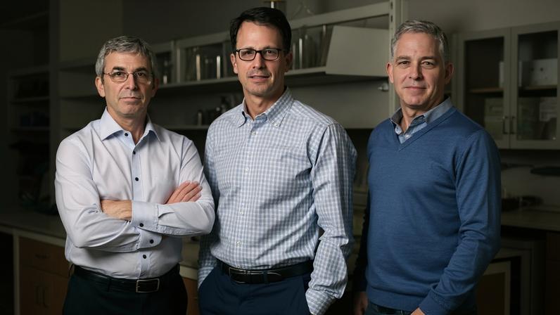 A família fundadora da Medline (da esquerda para a direita): Jim Abrams, Charlie Mills e Andy Mills