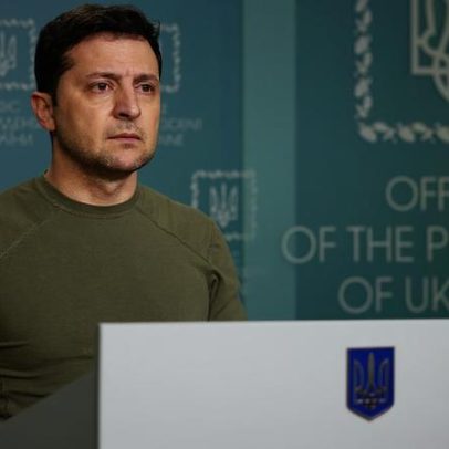 Zelensky conversa com emissários dos EUA sobre avanços para a paz