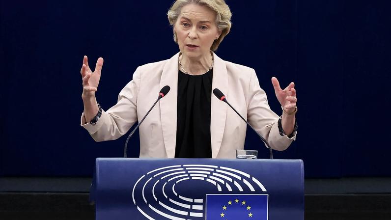 Presidente da Comissão Europeia, Ursula von der Leyen, durante sessão do Parlamento Europeu, em Strasbourg, na França 27/11/2024 REUTERS/Yves Herman