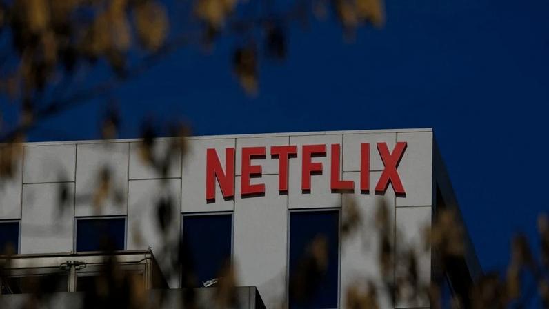 Analistas afirmam que a Netflix é movida pelo desejo de manter os direitos de longo prazo de séries e filmes de sucesso e depender menos de estúdios externos
