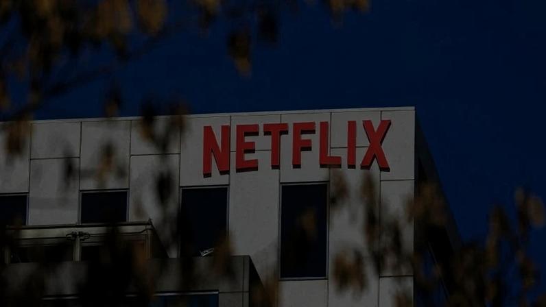 Analistas afirmam que a Netflix é movida pelo desejo de manter os direitos de longo prazo de séries e filmes de sucesso e depender menos de estúdios externos