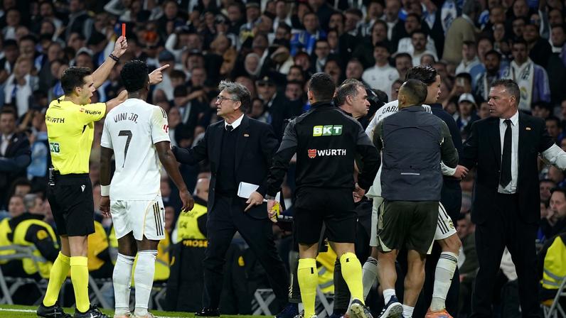 Carreras foi expulso em Real Madrid 0x2 Celta por reclamação — Foto: REUTERS/Ana Beltran