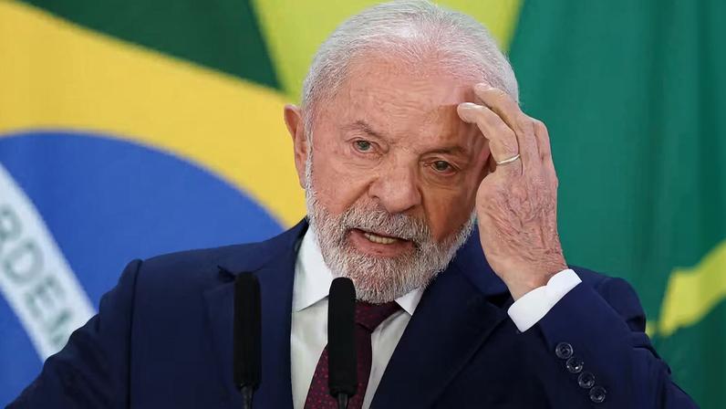 Lula durante conversa com jornalistas em Brasília — Foto: Adriano Machado/Reuters