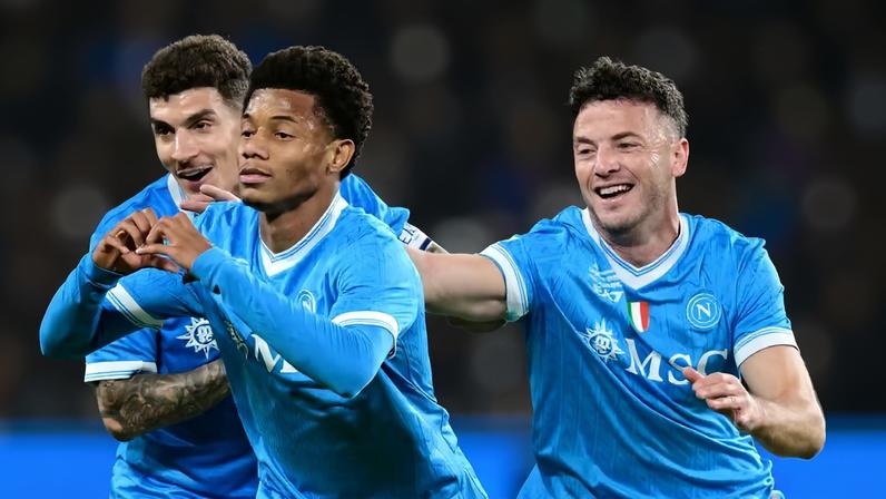 David Neres fez dois gols na vitória do Napoli sobre o Bologna na Supercopa da Itália — Foto: REUTERS/Daniele Mascolo