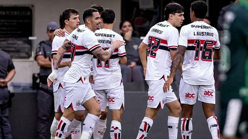 São Paulo se despede da torcida na Vila Belmiro (Foto: Victor Froes/Agência F8/Gazeta Press)