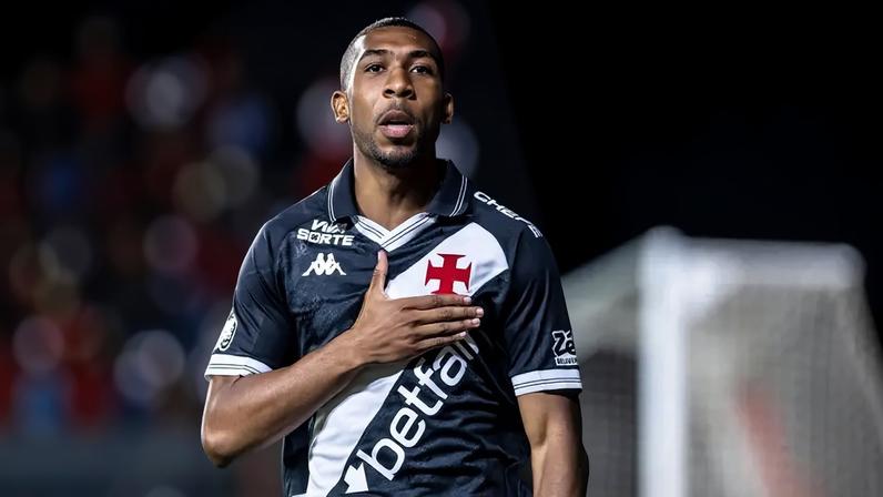 Rayan comemora gol durante a partida entre Vasco e Internacional (Foto: Affonso Andrade/Gazeta Press)
