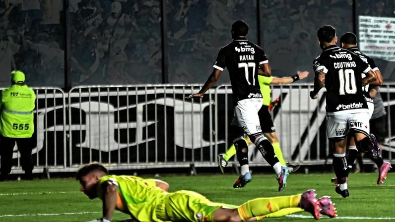 Rochet após um dos gols no 5 a 1 para o Vasco (Foto: André Fabiano/Código 19/Gazeta Press)