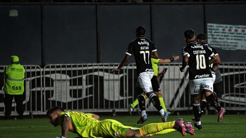 Rochet na goleada para o Vasco (Foto: André Fabiano/Código 19/Gazeta Press)