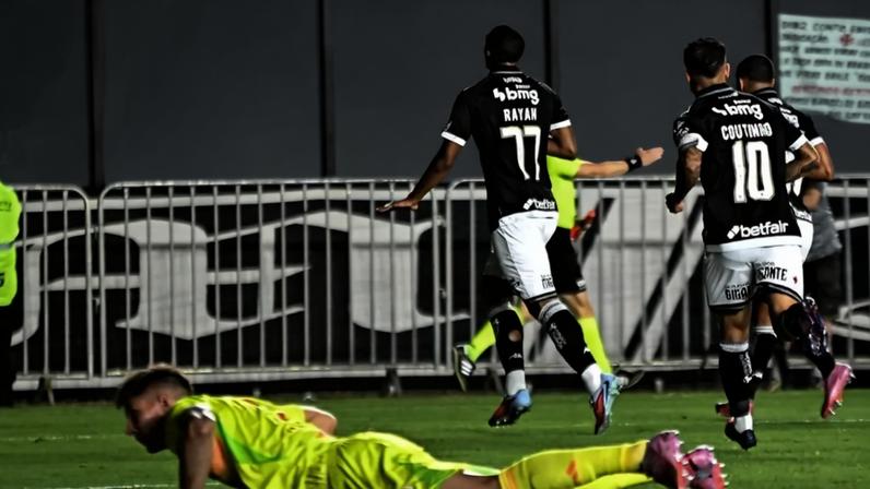 Sergio Rochet depois de um dos gols do Vasco (Foto: André Fabiano/Código 19/Gazeta Press)