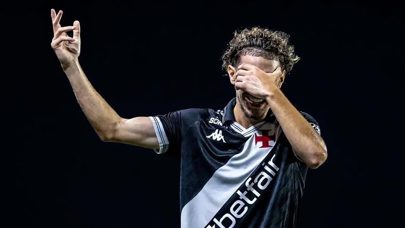 Nuno Moreira comemora gol marcado pelo Vasco (Foto: Affonso Andrade/Agência F8/Gazeta Press)