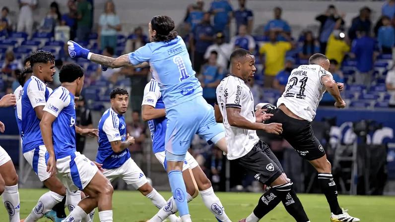 Cruzeiro e Botafogo empataram no Mineirão (Foto: Araceli Souza/MyPhoto Press/Gazeta Press)