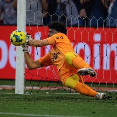 Hugo Souza explica defesa de pênalti contra Gabigol, ignorando estudo
