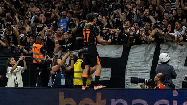 Breno Bidon marcou a última penalidade contra o Cruzeiro (Foto: Léo Barrilari/GazetaPress)