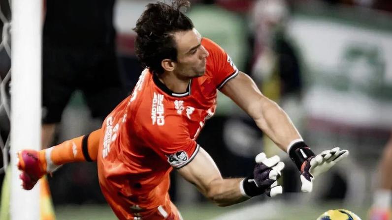 Léo Jardim na disputa de pênaltis contra o Fluminense (Foto:Matheus Sanches/MyPhoto Press/Gazeta Press)