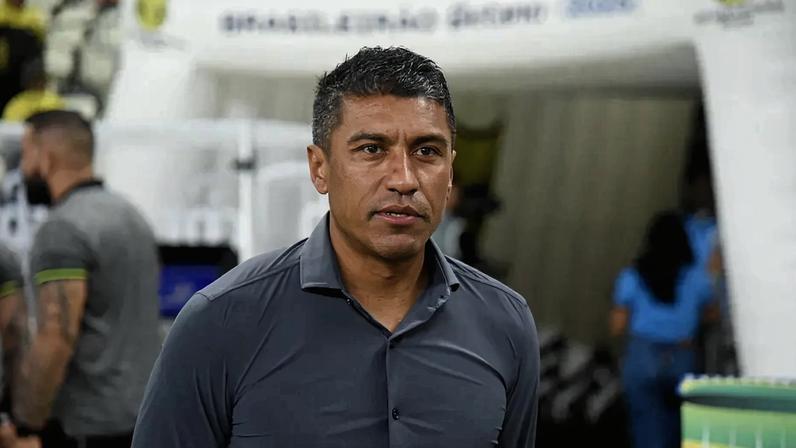 Paulinho recebeu uma oferta do futebol chinês (Foto: Ulisses Lopresti/Lance!)