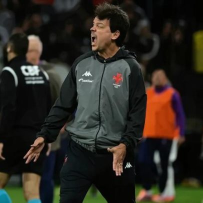 Diniz, do Vasco, compara gramado do Corinthians com o sintético