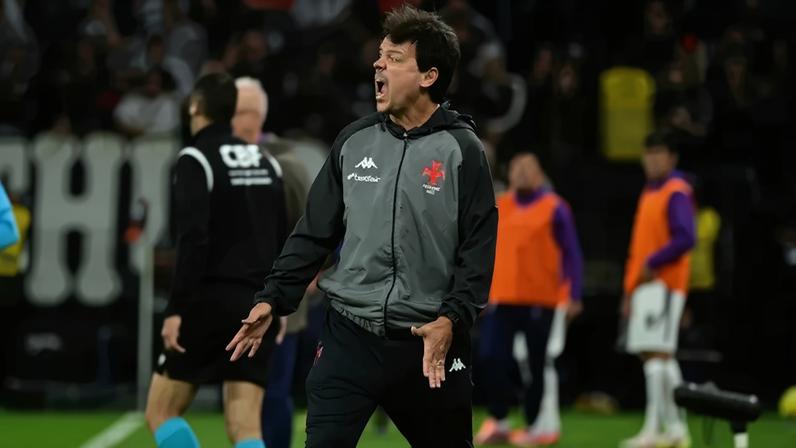 Fernando Diniz em Corinthians x Vasco (Foto: Eduardo Carmim/Photo Premium/Gazeta Press)