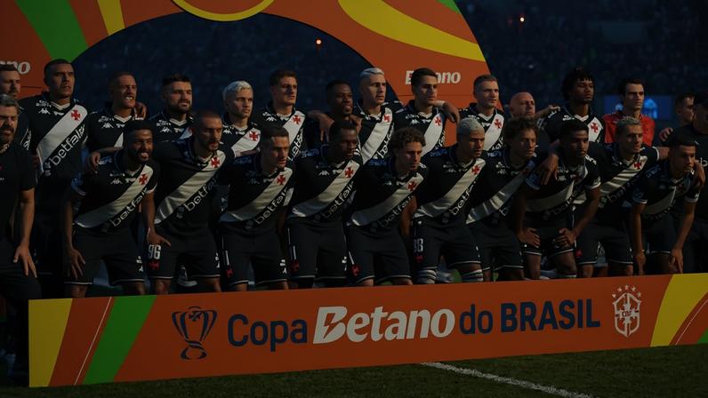 Time do Vasco perfilado antes da final da Copa do Brasil (Foto: Theo Daolio/MOCHILA PRESS)