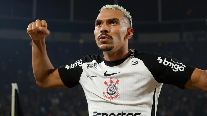Matheuzinho comemorou o título da Copa do Brasil (Foto: Theo Daolio/Mochila Press/Gazeta Press)