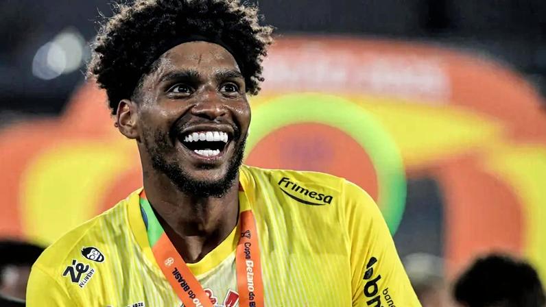 Hugo Souza terminou o ano em alta pelo Corinthians (Foto: Thiago Ribeiro/Agif/Gazeta Press)