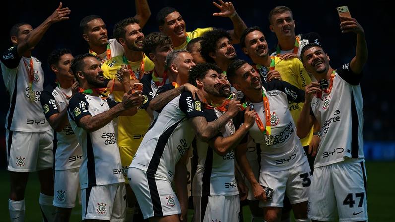 Corinthians levantou duas taças em 2025 (Foto: Léo Barrilari/GazetaPress)