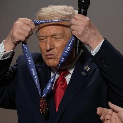 Trump ganha prêmio de paz da FIFA e aponta outros cinco prêmios