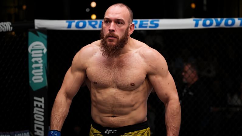 Walter Valker comemora vitória sobre Kennedy Nzechukwu no UFC Nashville. (Foto por Jeff Bottari/Zuffa LLC)
