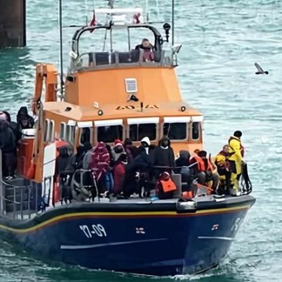 Mais de 800 pessoas atravessam o Canal da Mancha em botes, recorde de dezembro