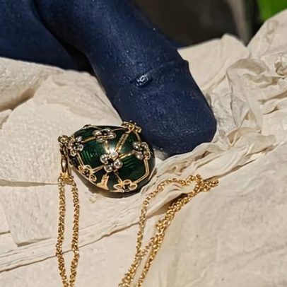 Polícia afirma ter recuperado pendente Fabergé de homem acusado de engolir