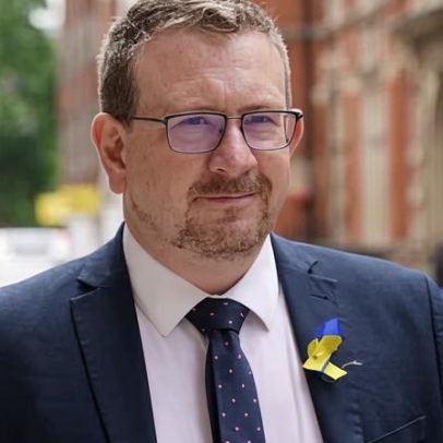 Andrew Gwynne diz não ter planos de ceder vaga a Andy Burnham