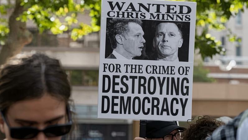 Governo Minns quer agir, pausa pode ser mais prudente