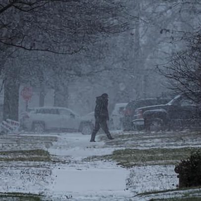 Tempestade de inverno provoca neve intensa e ventos fortes em parte dos EUA