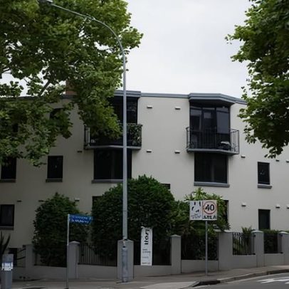 Demolição de flats acessíveis em Sydney para luxo gera ceticismo