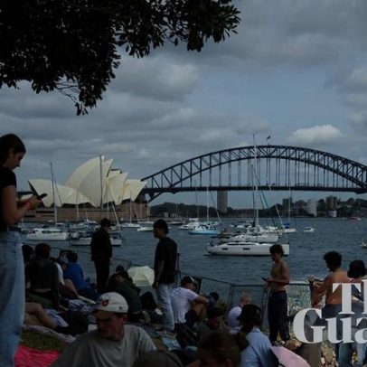 Pontos de observação dos fogos em Sydney chegam à lotação máxima no Réveillon após ataque de Bondi
