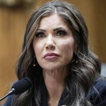 Noem suspende programa de vistos após tiroteio envolvendo Brown