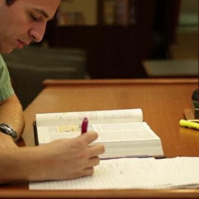 Penhora de salários pode afetar devedores de empréstimos estudantis no próximo mês