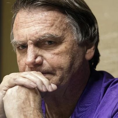 Soluços de Bolsonaro voltaram após procedimentos, afirma Carlos