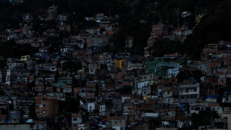 Censo 2022 do IBGE mostra que 3,1 milhões de moradores de favelas não têm acesso a veículos essenciais - Foto: Fernando Frazão/Agência Brasil