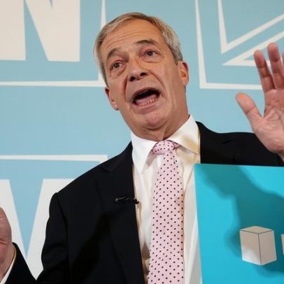 Vítima de insultos racistas acusa Farage de incentivar ambiente tóxico online