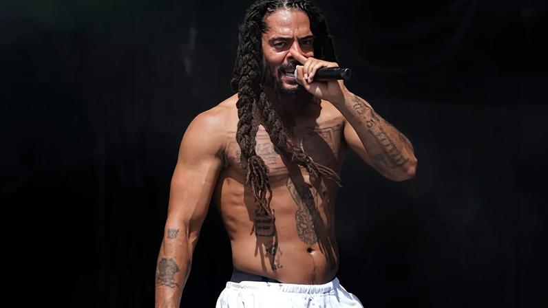 Polícia encerra investigação sobre cantos de Bob Vylan no Glastonbury