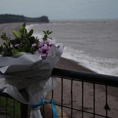 Busca da guarda costeira por banhistas desaparecidos no Devon é encerrada