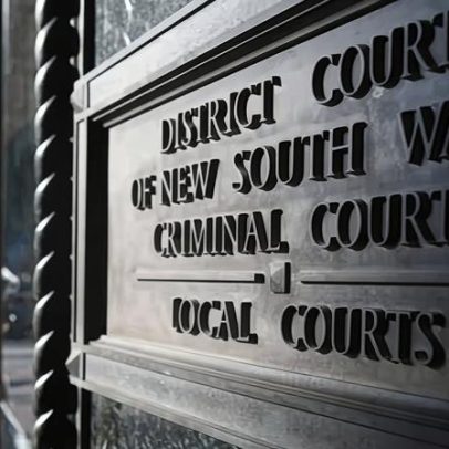 Três homens em NSW anulam condenações por estupro coletivo de adolescentes